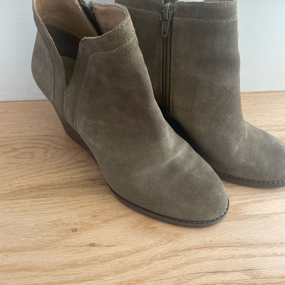 Lucky Brand LK-Yimina Women's Wedge Booties Boots Size 8.5 Suede Tan - Picture 3 of 9
